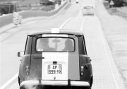 太陽能道路 讓電動(dòng)汽車邊跑邊充電