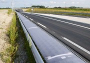 世界首次！漢能薄膜柔性光伏組件登上荷蘭公路防撞欄