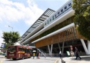 樓“頂”2100多塊光伏板 公交站一年節(jié)電60萬度