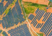 動(dòng)力強(qiáng)勁！天合光能助力國能長源200MW“光伏?！辈⒕W(wǎng)發(fā)電！